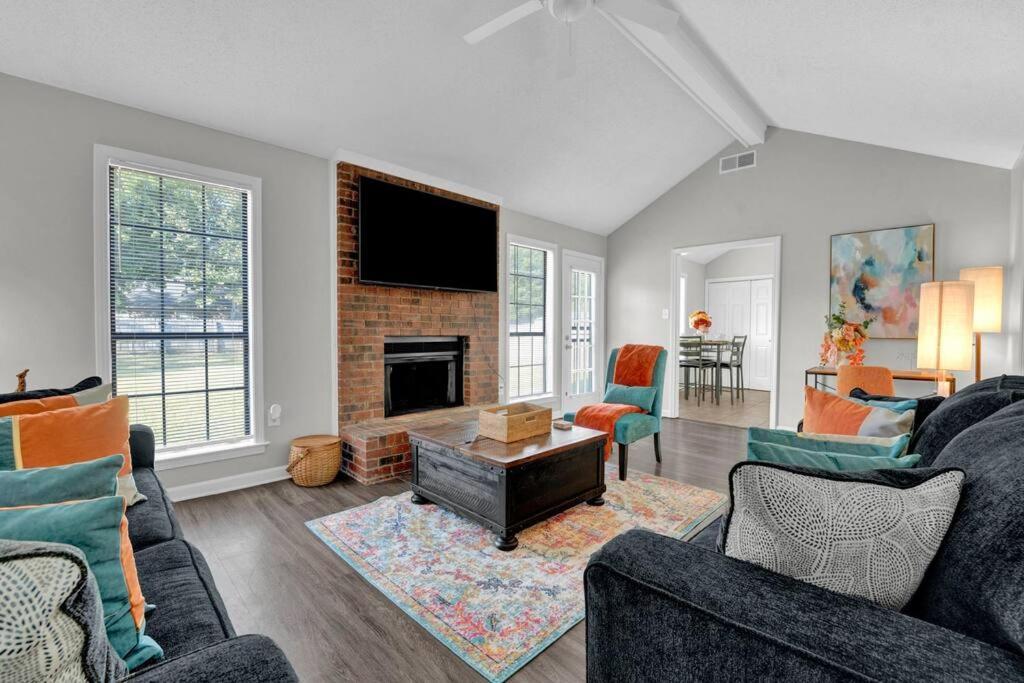 Glamorous 3Br 2Ba House W/ Large Fenced Backyard Memphis Exterior photo