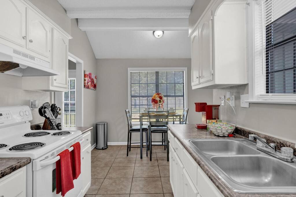 Glamorous 3Br 2Ba House W/ Large Fenced Backyard Memphis Exterior photo