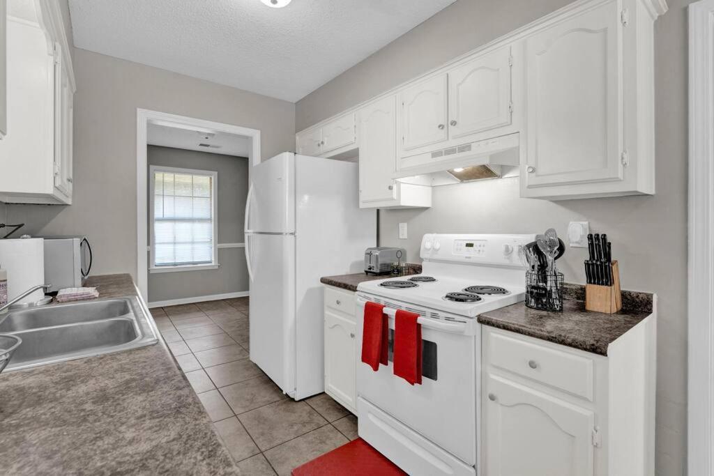 Glamorous 3Br 2Ba House W/ Large Fenced Backyard Memphis Exterior photo